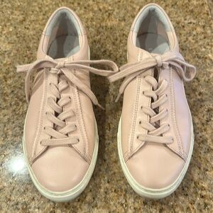 Ladies sneakers size 6.5